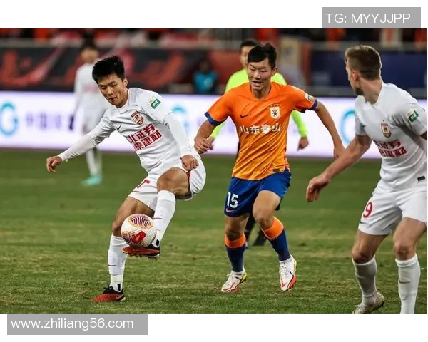 亚冠激战鲁能对阵柔佛双方全力以赴争夺晋级名额